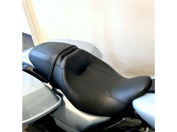 HARLEY-DAVIDSON ROAD GLIDE