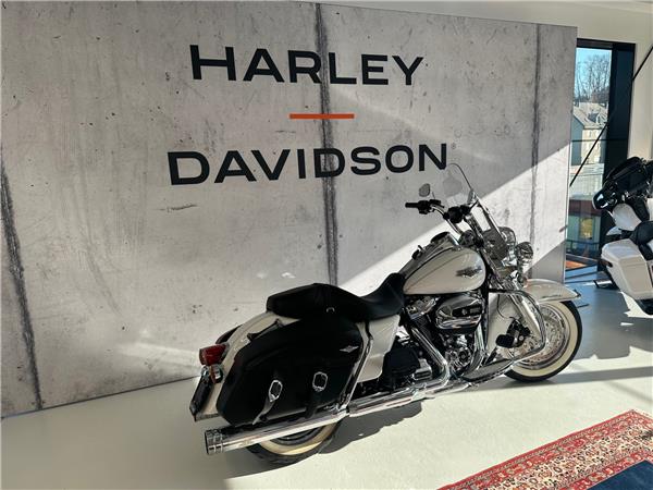 2017 harley-davidson FLHRC 1745 Road King Classic 107