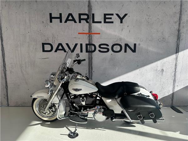 2017 harley-davidson FLHRC 1745 Road King Classic 107