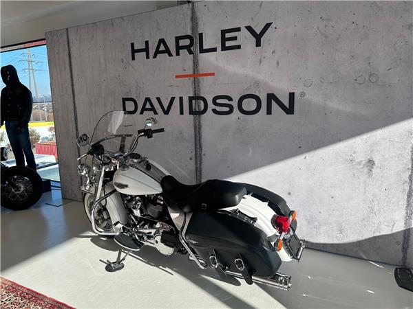 2017 harley-davidson FLHRC 1745 Road King Classic 107