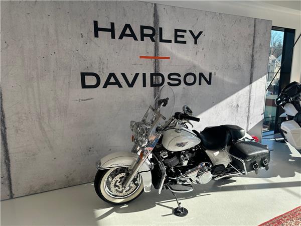2017 harley-davidson FLHRC 1745 Road King Classic 107