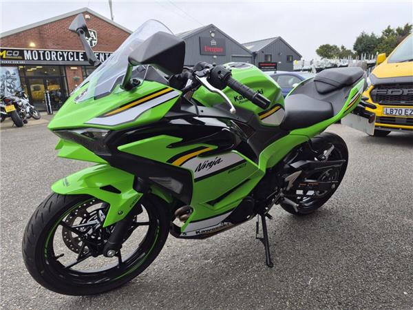 2025 KAWASAKI NINJA 500 SE