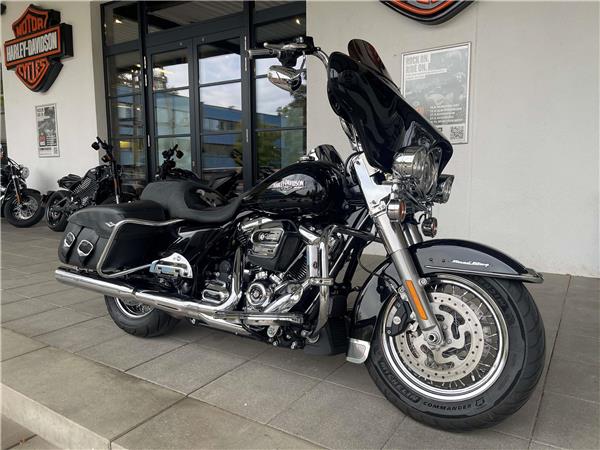 FLHRC Road King Classic mit Penzl Auspuff