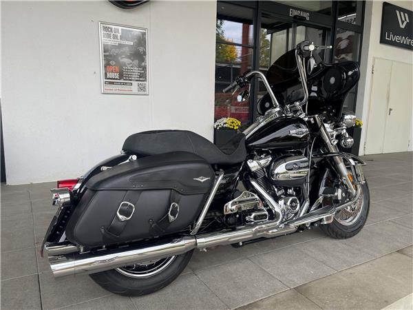 FLHRC Road King Classic mit Penzl Auspuff
