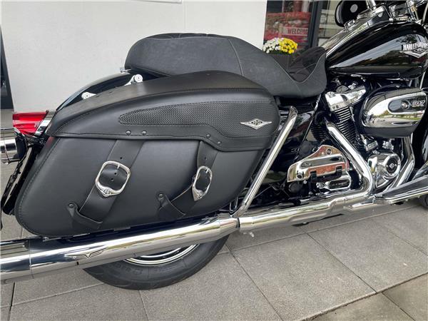 FLHRC Road King Classic mit Penzl Auspuff