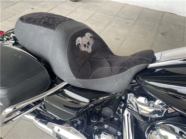 FLHRC Road King Classic mit Penzl Auspuff