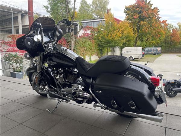 FLHRC Road King Classic mit Penzl Auspuff