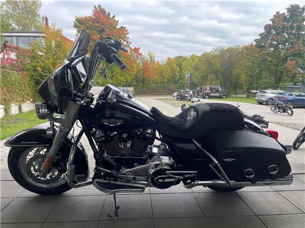 FLHRC Road King Classic mit Penzl Auspuff