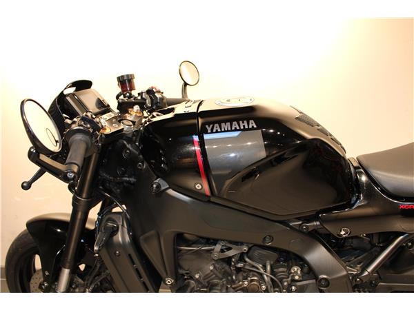 YAMAHA XSR900