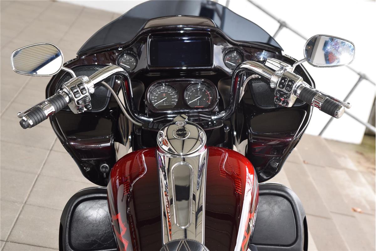 FLTRKSE Road Glide ST-Style