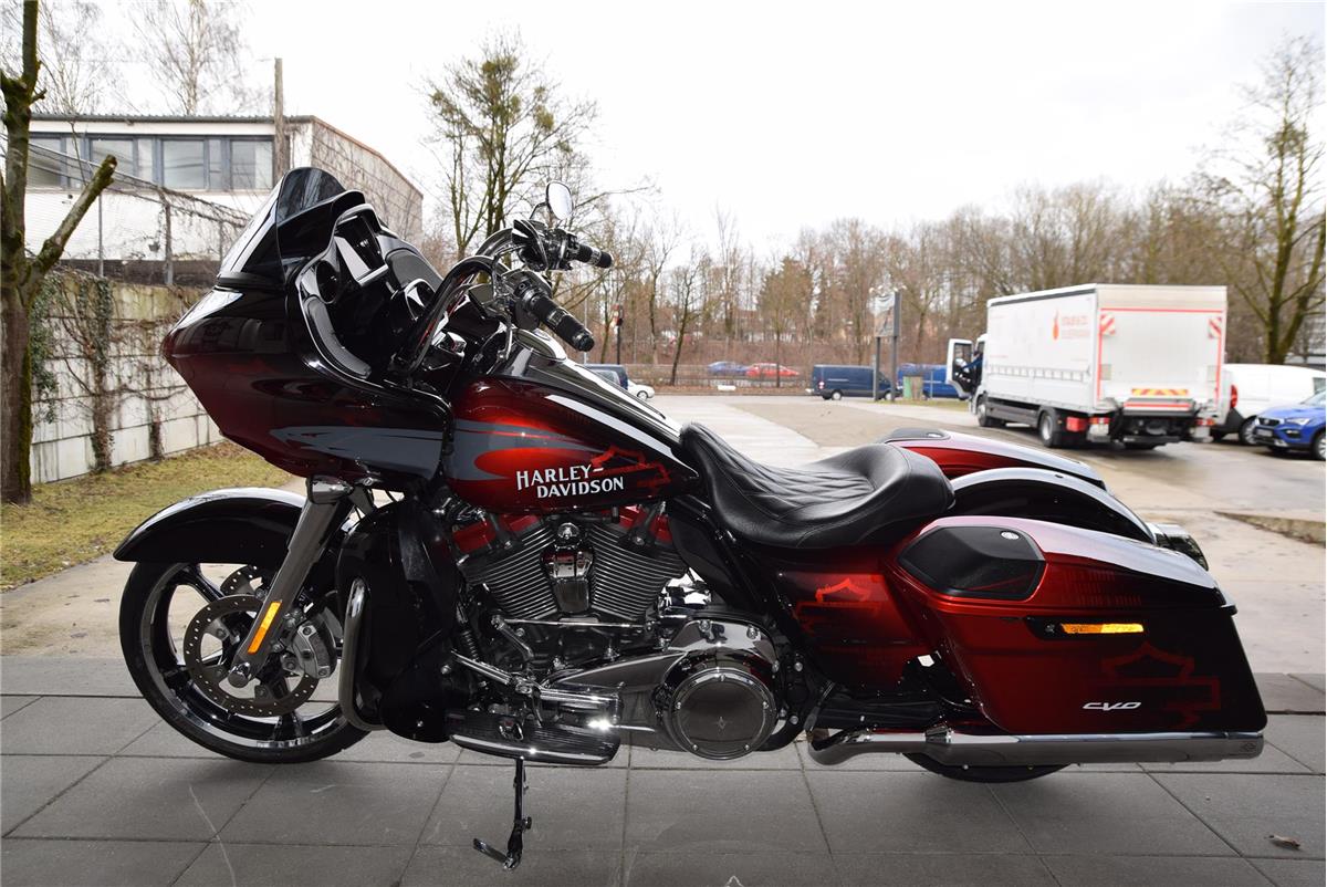FLTRKSE Road Glide ST-Style