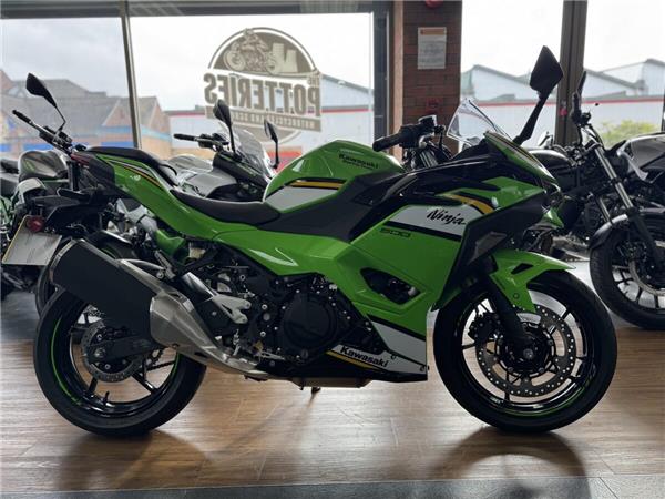 2025 KAWASAKI NINJA 500 SE