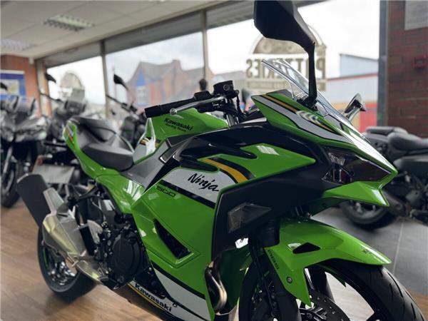 2025 KAWASAKI NINJA 500 SE