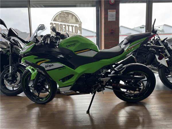 2025 KAWASAKI NINJA 500 SE