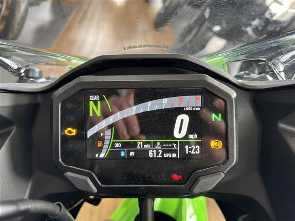 2025 KAWASAKI NINJA 500 SE