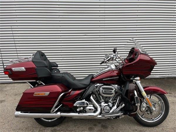 2017 Harley-Davidson CVO Road Glide Ultra FLTRUSE