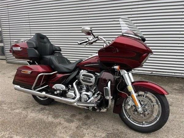 2017 Harley-Davidson CVO Road Glide Ultra FLTRUSE