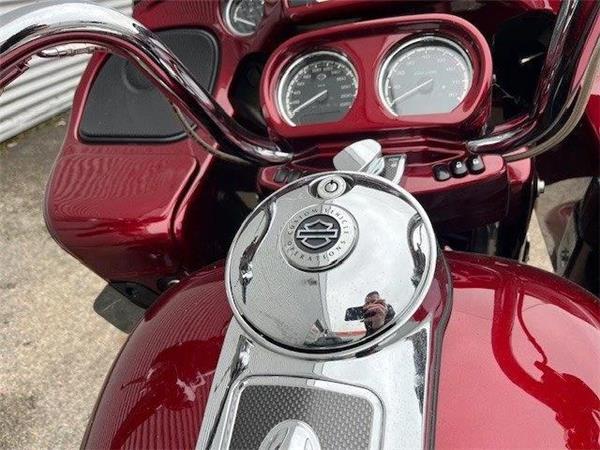 2017 Harley-Davidson CVO Road Glide Ultra FLTRUSE