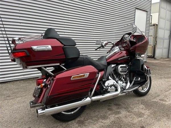 2017 Harley-Davidson CVO Road Glide Ultra FLTRUSE