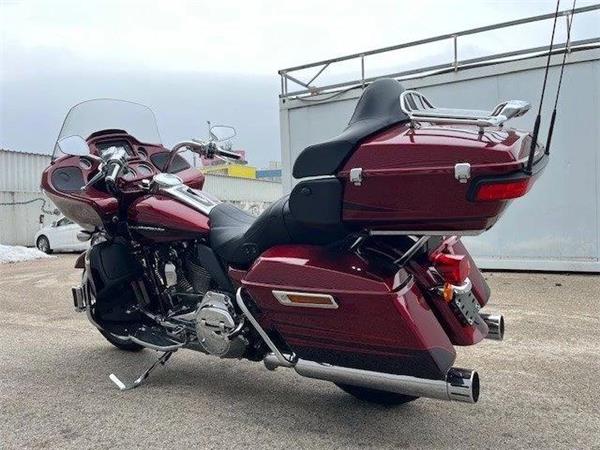 2017 Harley-Davidson CVO Road Glide Ultra FLTRUSE