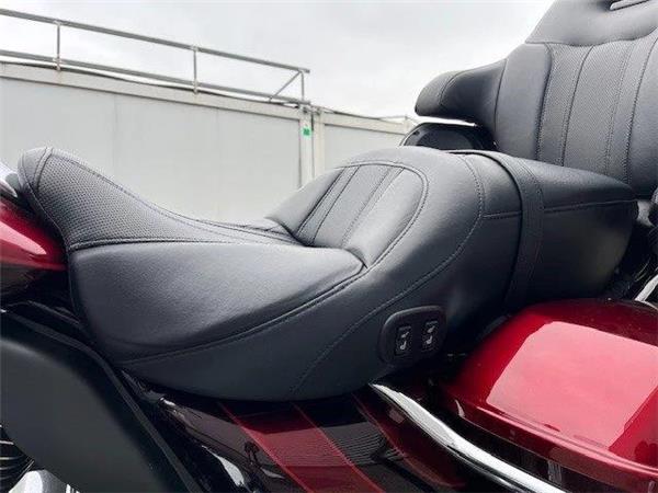 2017 Harley-Davidson CVO Road Glide Ultra FLTRUSE