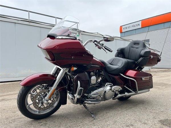 2017 Harley-Davidson CVO Road Glide Ultra FLTRUSE