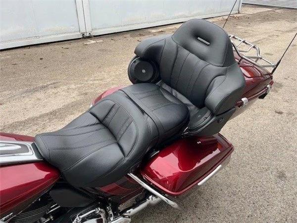 2017 Harley-Davidson CVO Road Glide Ultra FLTRUSE