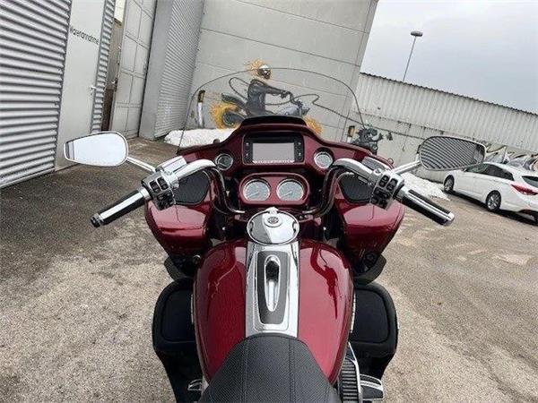 2017 Harley-Davidson CVO Road Glide Ultra FLTRUSE