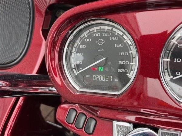 2017 Harley-Davidson CVO Road Glide Ultra FLTRUSE