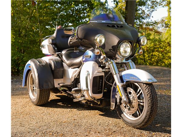 2015 HARLEY-DAVIDSON TRI GLIDE