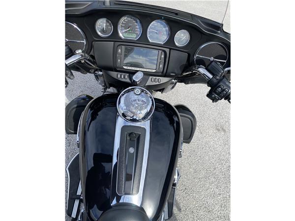 2015 HARLEY-DAVIDSON TRI GLIDE