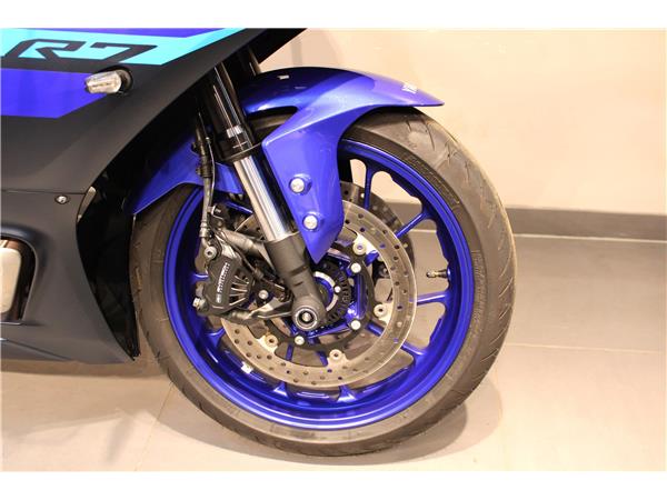 YAMAHA R7