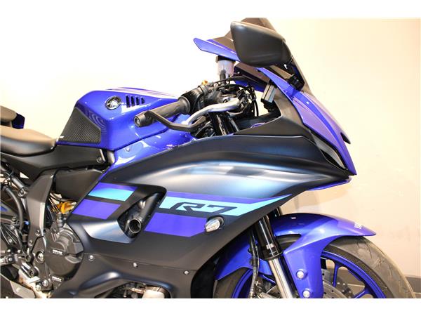 YAMAHA R7