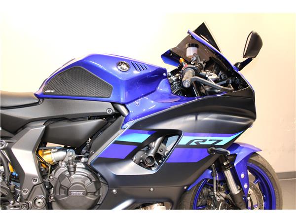 YAMAHA R7