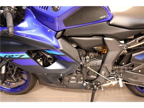 YAMAHA R7