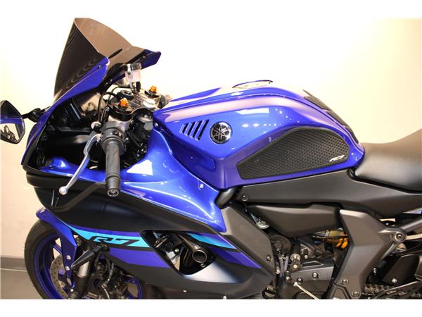 YAMAHA R7