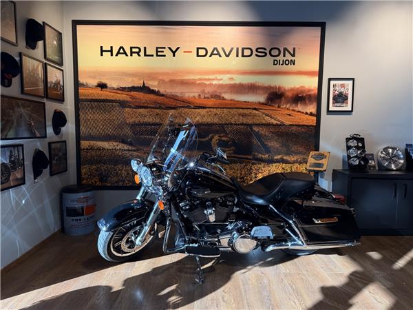 2018 HARLEY-DAVIDSON ROAD KING