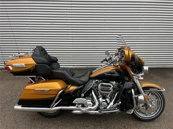 2015 Harley-Davidson CVO Ultra Limited FLHTKSE