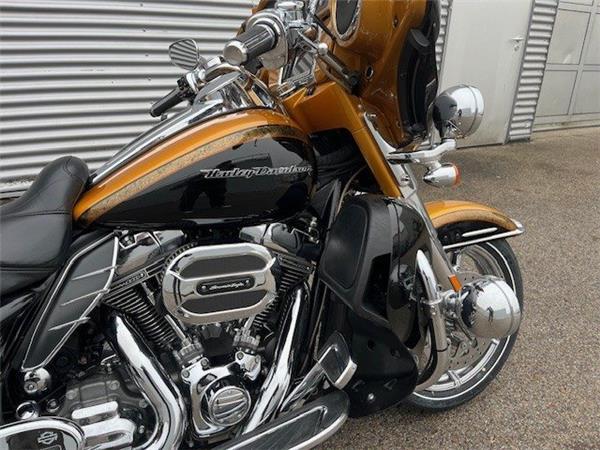 2015 Harley-Davidson CVO Ultra Limited FLHTKSE