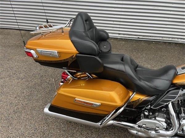 2015 Harley-Davidson CVO Ultra Limited FLHTKSE