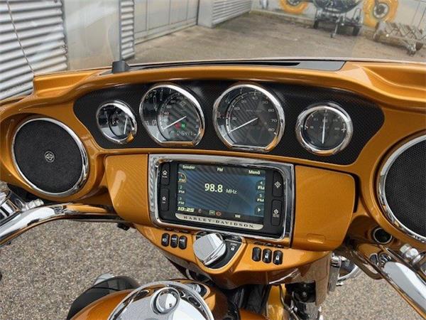 2015 Harley-Davidson CVO Ultra Limited FLHTKSE