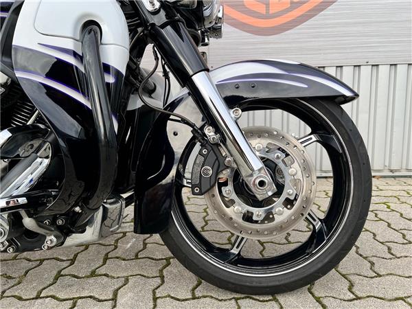 FLHXSE CVO Street Glide 