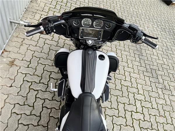 FLHXSE CVO Street Glide 