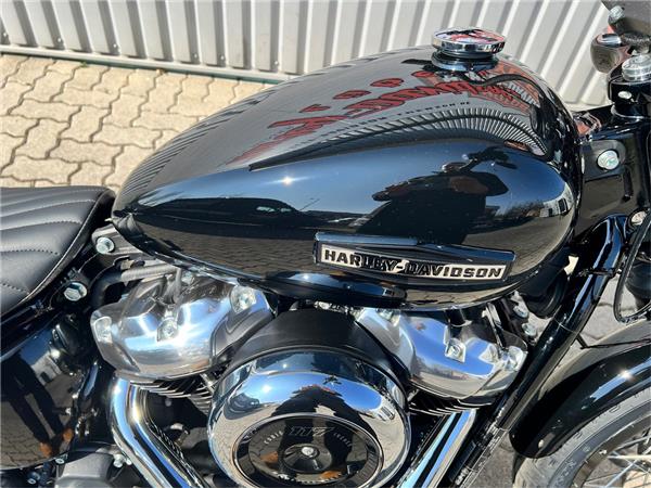 FXBB Street Bob vivid black 