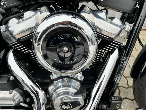 FXBBS Street Bob Jekill&Hyde Auspuff