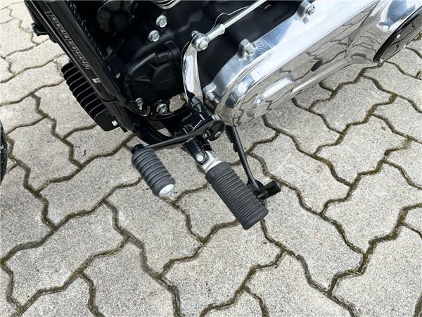 FXBBS Street Bob Jekill&Hyde Auspuff