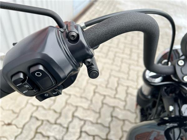 FXBBS Street Bob Jekill&Hyde Auspuff