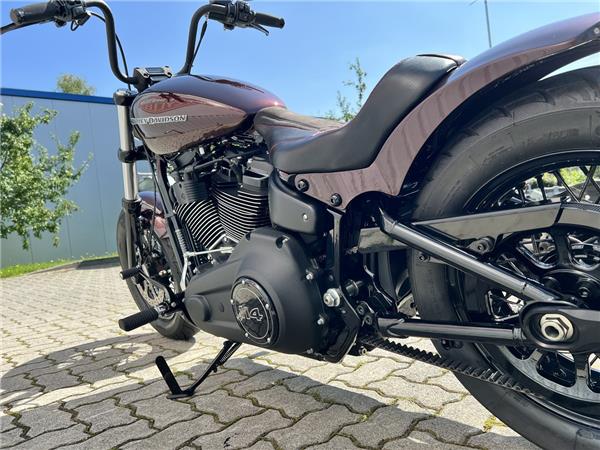 Street Bob 114 UMBAU 200 er 