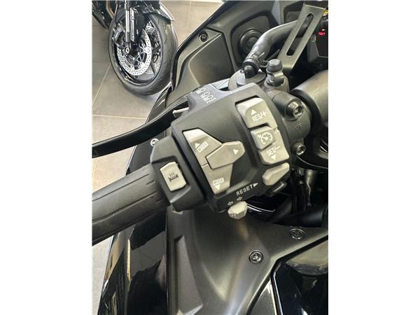 2025 Kawasaki Ninja H2 SX