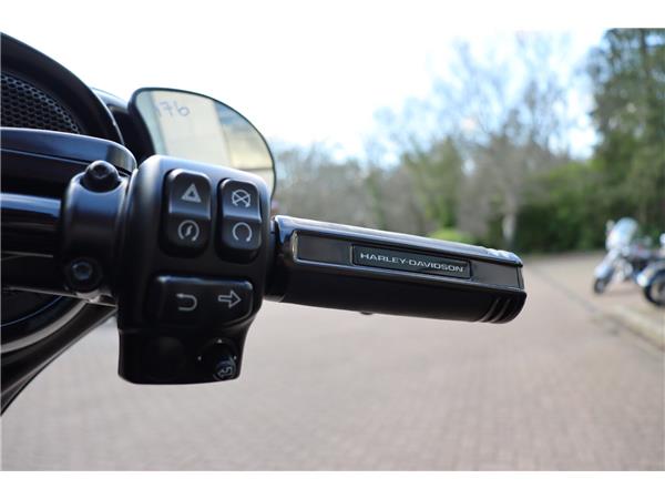 2023 HARLEY-DAVIDSON FLHXST STREET GLIDE ST 